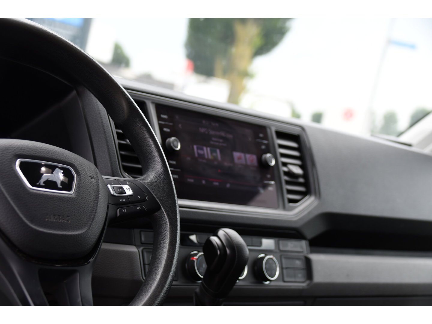 MAN TGE 3.180 35 2.0L5H3 Black Edition Camera, Adaptieve Cruise, Carplay, LED, Multimedia, 177pk, Automaat, Sensoren, Leder, Geveerde stoel, Trekhaak, Uniek!