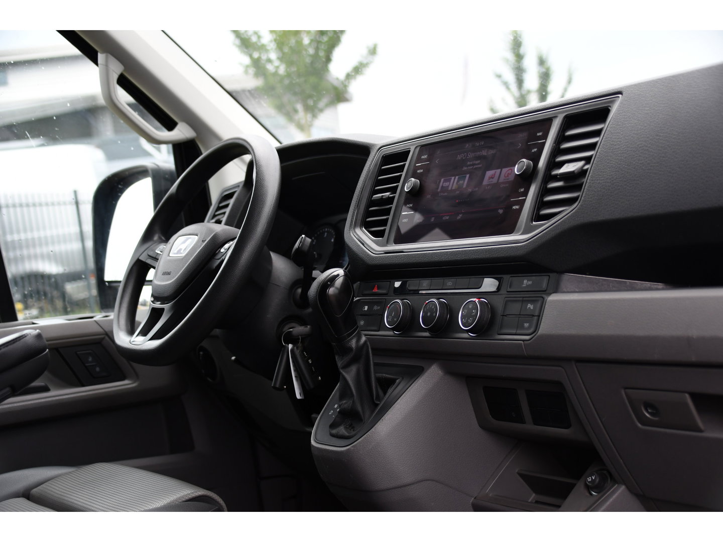 MAN TGE 3.180 35 2.0L5H3 Black Edition Camera, Adaptieve Cruise, Carplay, LED, Multimedia, 177pk, Automaat, Sensoren, Leder, Geveerde stoel, Trekhaak, Uniek!