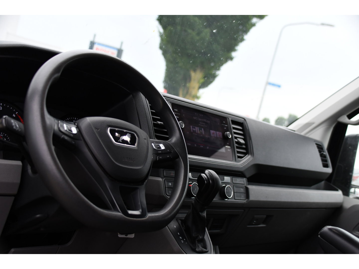 MAN TGE 3.180 35 2.0L5H3 Black Edition Camera, Adaptieve Cruise, Carplay, LED, Multimedia, 177pk, Automaat, Sensoren, Leder, Geveerde stoel, Trekhaak, Uniek!