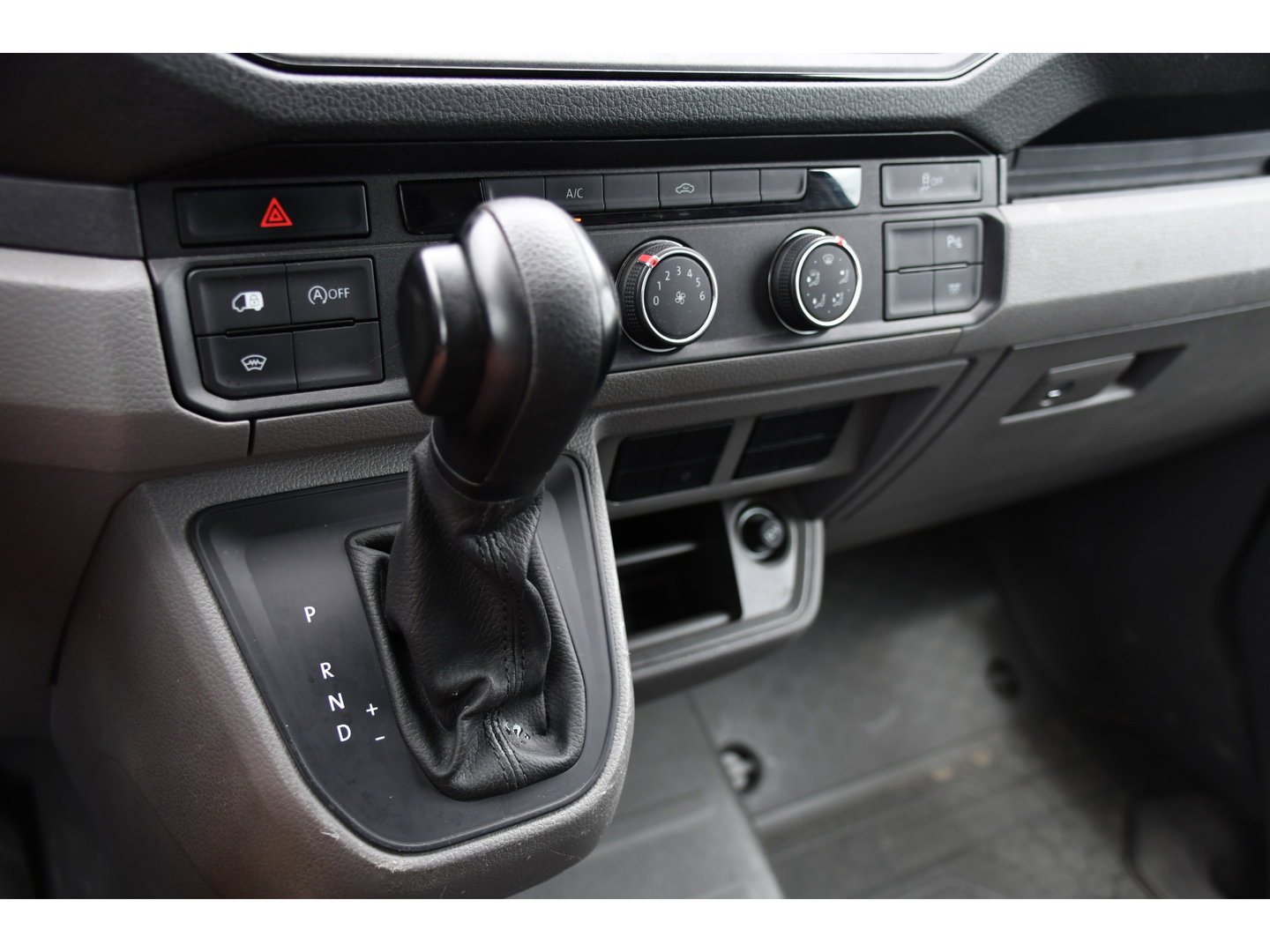 MAN TGE 3.180 35 2.0L5H3 Black Edition Camera, Adaptieve Cruise, Carplay, LED, Multimedia, 177pk, Automaat, Sensoren, Leder, Geveerde stoel, Trekhaak, Uniek!