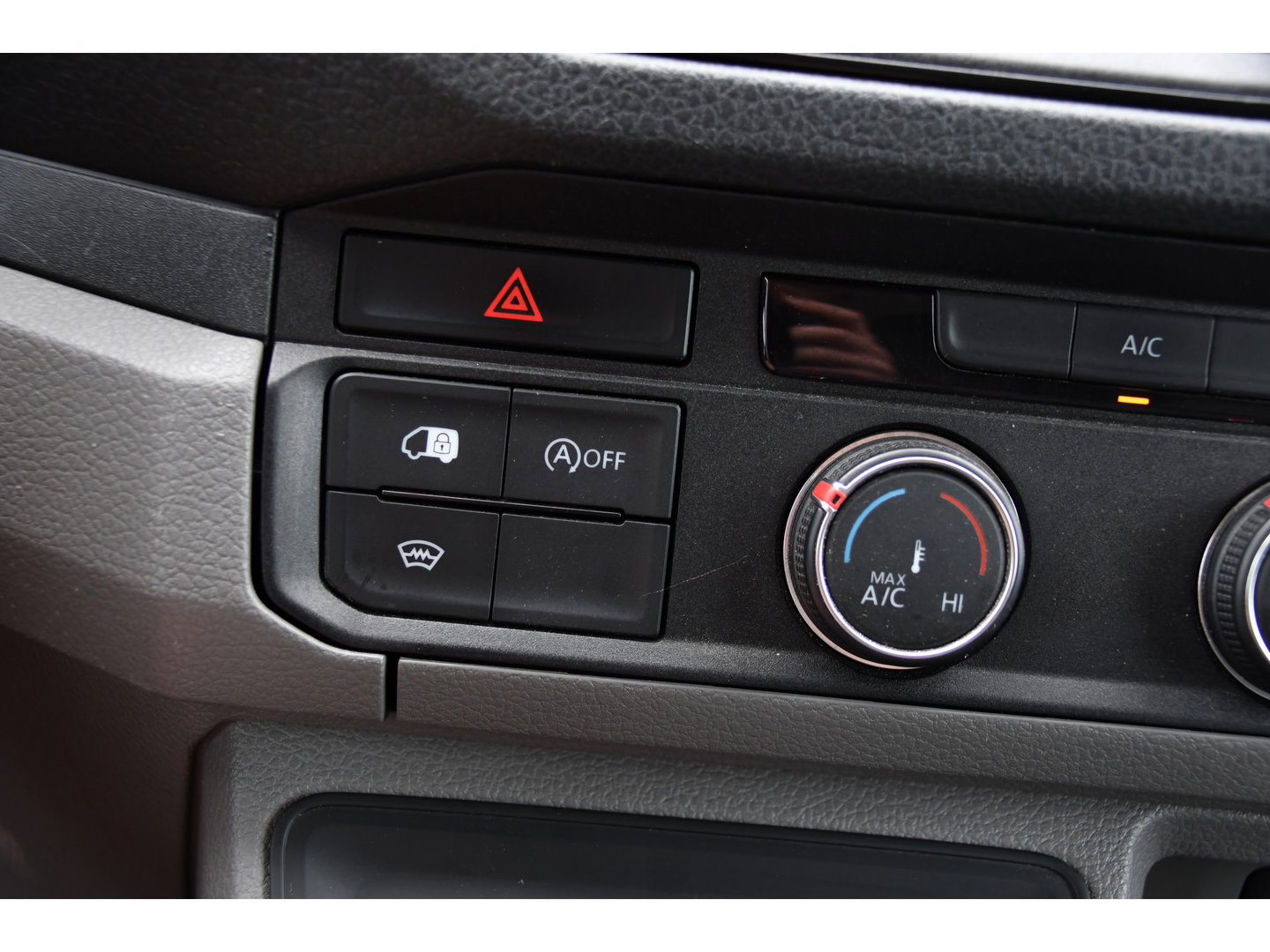 MAN TGE 3.180 35 2.0L5H3 Black Edition Camera, Adaptieve Cruise, Carplay, LED, Multimedia, 177pk, Automaat, Sensoren, Leder, Geveerde stoel, Trekhaak, Uniek!