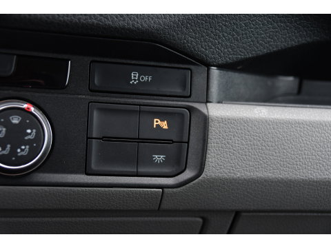 MAN TGE 3.180 35 2.0L5H3 Black Edition Camera, Adaptieve Cruise, Carplay, LED, Multimedia, 177pk, Automaat, Sensoren, Leder, Geveerde stoel, Trekhaak, Uniek!