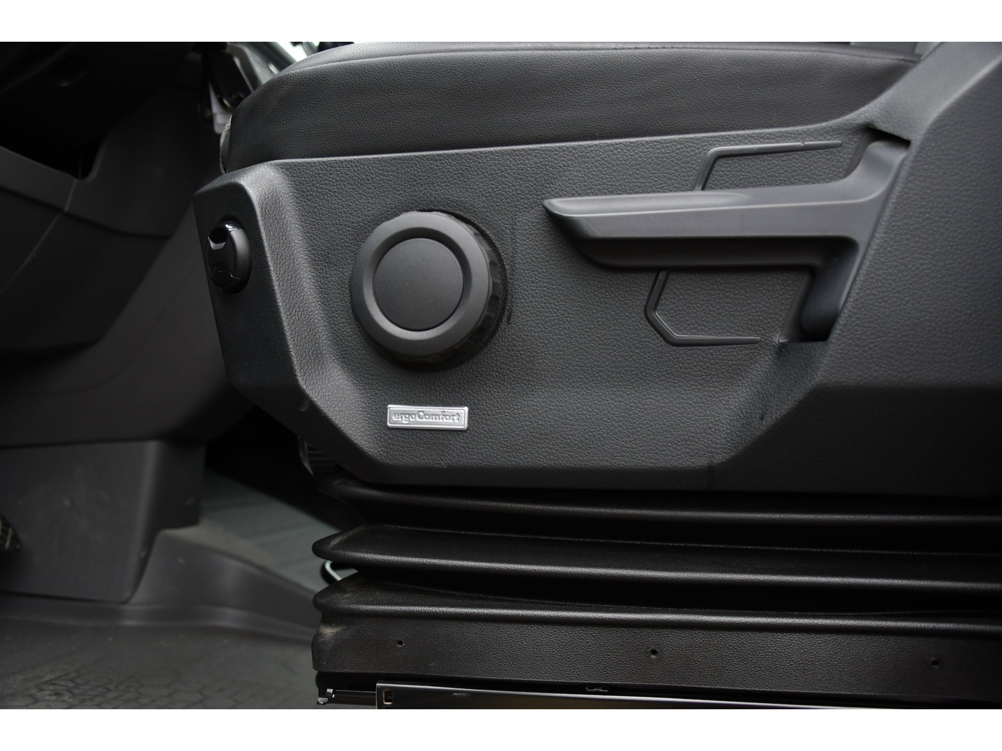MAN TGE 3.180 35 2.0L5H3 Black Edition Camera, Adaptieve Cruise, Carplay, LED, Multimedia, 177pk, Automaat, Sensoren, Leder, Geveerde stoel, Trekhaak, Uniek!