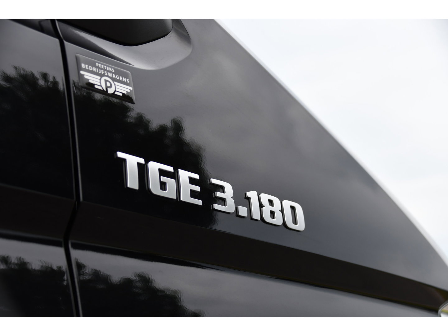 MAN TGE 3.180 35 2.0L5H3 Black Edition Camera, Adaptieve Cruise, Carplay, LED, Multimedia, 177pk, Automaat, Sensoren, Leder, Geveerde stoel, Trekhaak, Uniek!