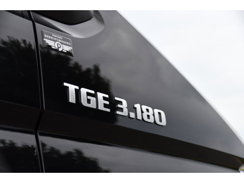 MAN TGE 3.180 35 2.0L5H3 Black Edition Camera, Adaptieve Cruise, Carplay, LED, Multimedia, 177pk, Automaat, Sensoren, Leder, Geveerde stoel, Trekhaak, Uniek!