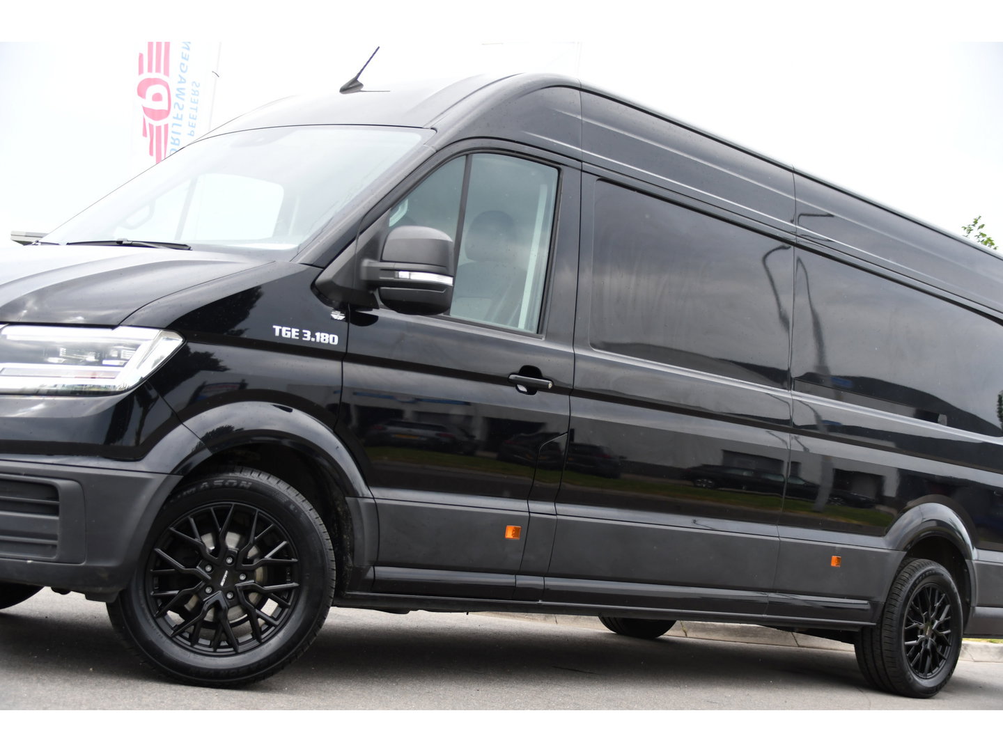 MAN TGE 3.180 35 2.0L5H3 Black Edition Camera, Adaptieve Cruise, Carplay, LED, Multimedia, 177pk, Automaat, Sensoren, Leder, Geveerde stoel, Trekhaak, Uniek!