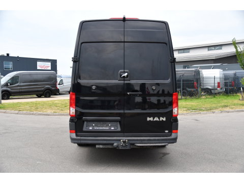 MAN TGE 3.180 35 2.0L5H3 Black Edition Camera, Adaptieve Cruise, Carplay, LED, Multimedia, 177pk, Automaat, Sensoren, Leder, Geveerde stoel, Trekhaak, Uniek!