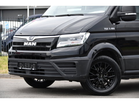 MAN TGE 3.180 35 2.0L5H3 Black Edition Camera, Adaptieve Cruise, Carplay, LED, Multimedia, 177pk, Automaat, Sensoren, Leder, Geveerde stoel, Trekhaak, Uniek!