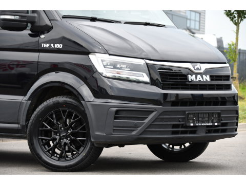 MAN TGE 3.180 35 2.0L5H3 Black Edition Camera, Adaptieve Cruise, Carplay, LED, Multimedia, 177pk, Automaat, Sensoren, Leder, Geveerde stoel, Trekhaak, Uniek!