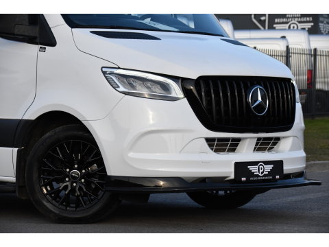 Mercedes-Benz Sprinter 319 V6 3.0 CDI L2H1 RWD AMG Edition Camera, Cruise, Carplay, LED, 10,5'' Mbux, 3500kg Trekhaak, Standkachel, Multimedia, Stoelverwarming, Automaat, Uniek!