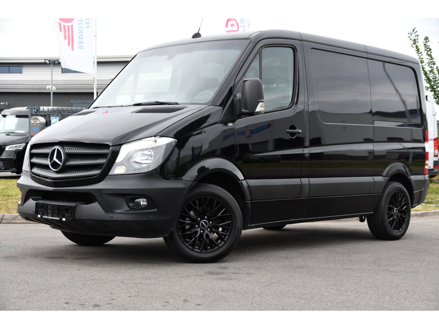 Mercedes-Benz Sprinter 316 2.2 CDI L1H1 Black Edition Camera, Cruise, 2800kg trekhaak, 164pk, Geveerde Stoel, Multimedia, 3 Zits, Uniek!