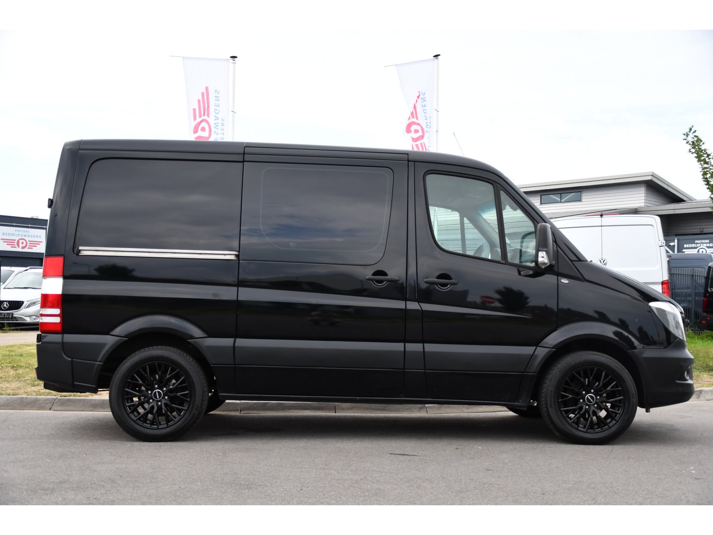 Mercedes-Benz Sprinter 316 2.2 CDI L1H1 Black Edition Camera, Cruise, 2800kg trekhaak, 164pk, Geveerde Stoel, Multimedia, 3 Zits, Uniek!