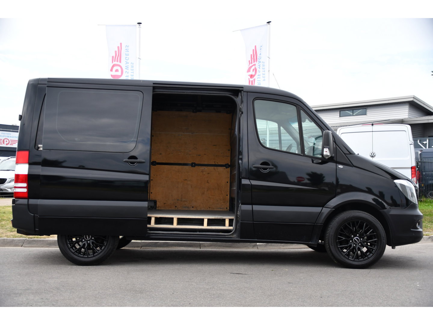 Mercedes-Benz Sprinter 316 2.2 CDI L1H1 Black Edition Camera, Cruise, 2800kg trekhaak, 164pk, Geveerde Stoel, Multimedia, 3 Zits, Uniek!