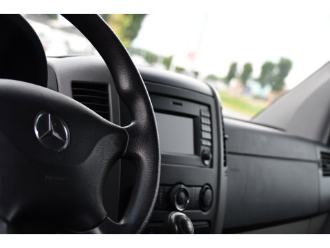 Mercedes-Benz Sprinter 316 2.2 CDI L1H1 Black Edition Camera, Cruise, 2800kg trekhaak, 164pk, Geveerde Stoel, Multimedia, 3 Zits, Uniek!