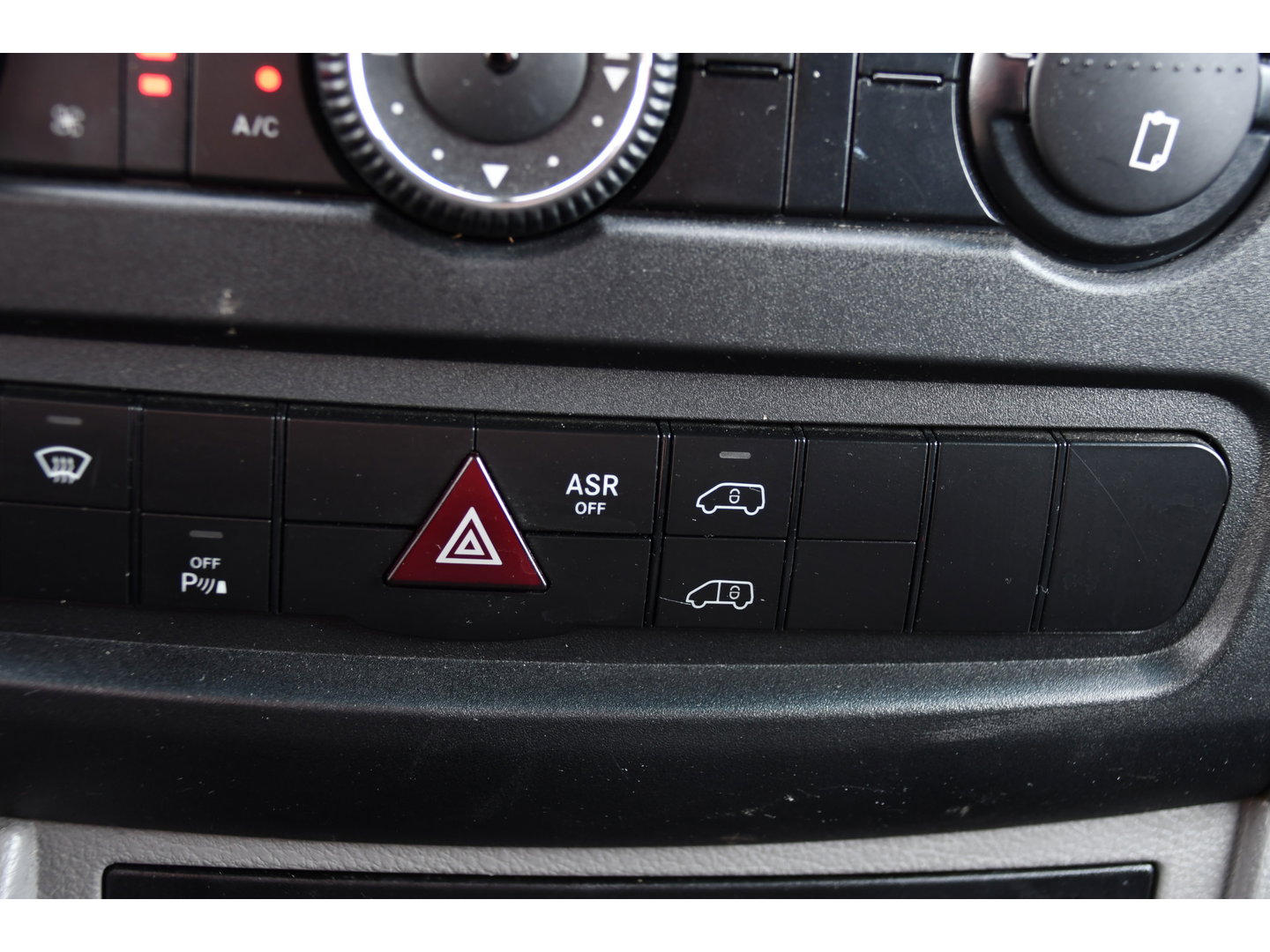 Mercedes-Benz Sprinter 316 2.2 CDI L1H1 Black Edition Camera, Cruise, 2800kg trekhaak, 164pk, Geveerde Stoel, Multimedia, 3 Zits, Uniek!