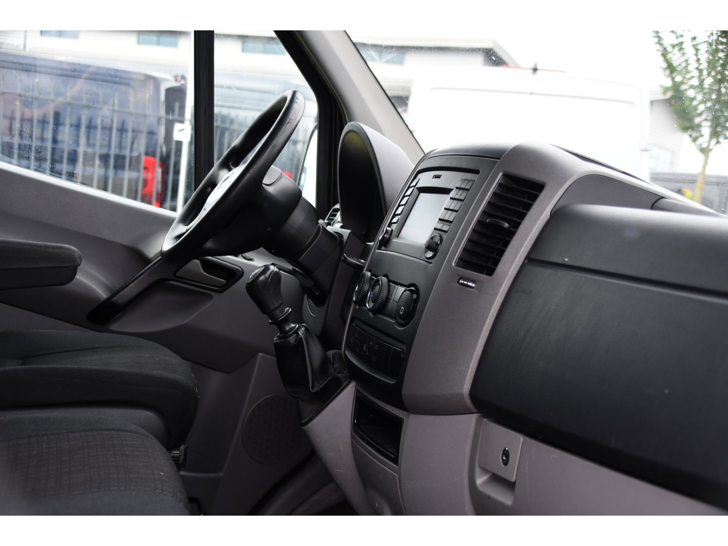 Mercedes-Benz Sprinter 316 2.2 CDI L1H1 Black Edition Camera, Cruise, 2800kg trekhaak, 164pk, Geveerde Stoel, Multimedia, 3 Zits, Uniek!