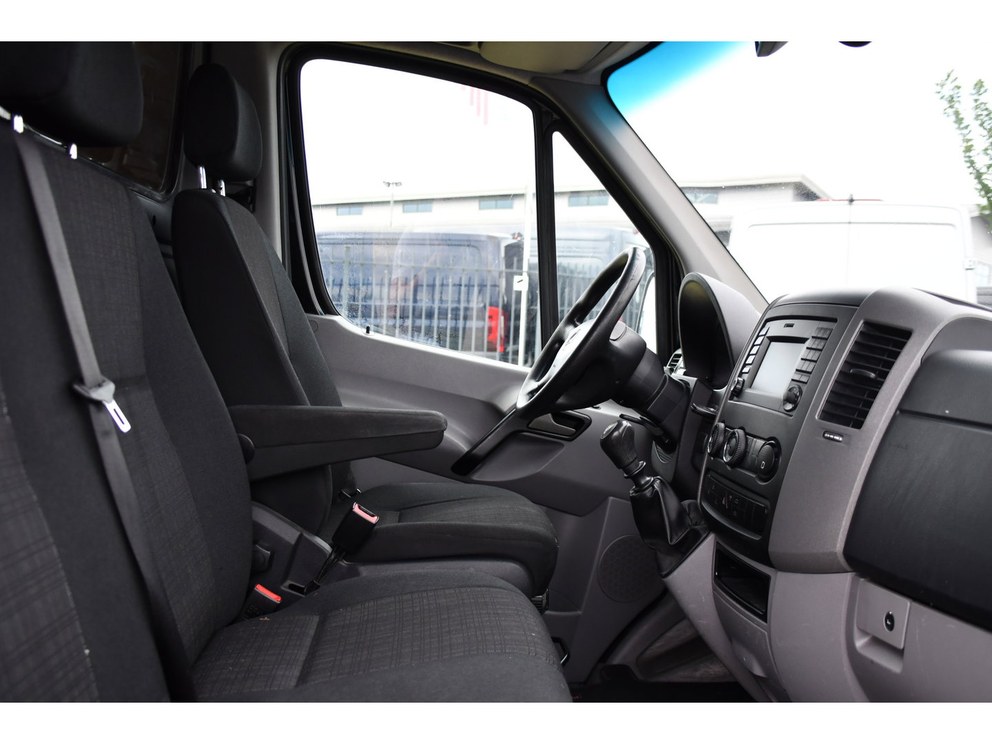 Mercedes-Benz Sprinter 316 2.2 CDI L1H1 Black Edition Camera, Cruise, 2800kg trekhaak, 164pk, Geveerde Stoel, Multimedia, 3 Zits, Uniek!