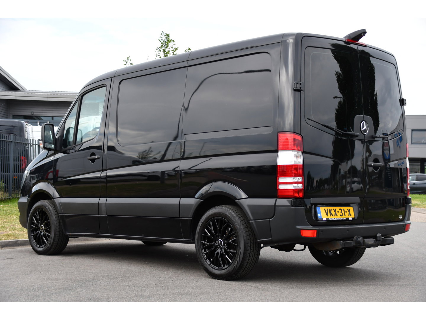 Mercedes-Benz Sprinter 316 2.2 CDI L1H1 Black Edition Camera, Cruise, 2800kg trekhaak, 164pk, Geveerde Stoel, Multimedia, 3 Zits, Uniek!