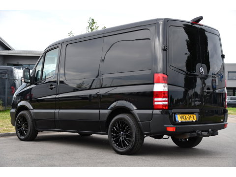 Mercedes-Benz Sprinter 316 2.2 CDI L1H1 Black Edition Camera, Cruise, 2800kg trekhaak, 164pk, Geveerde Stoel, Multimedia, 3 Zits, Uniek!