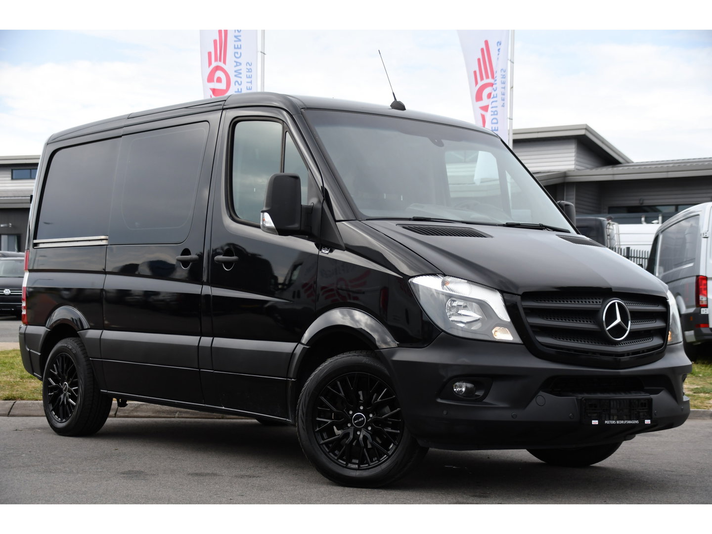 Mercedes-Benz Sprinter 316 2.2 CDI L1H1 Black Edition Camera, Cruise, 2800kg trekhaak, 164pk, Geveerde Stoel, Multimedia, 3 Zits, Uniek!