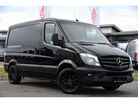 Mercedes-Benz Sprinter 316 2.2 CDI L1H1 Black Edition Camera, Cruise, 2800kg trekhaak, 164pk, Geveerde Stoel, Multimedia, 3 Zits, Uniek!