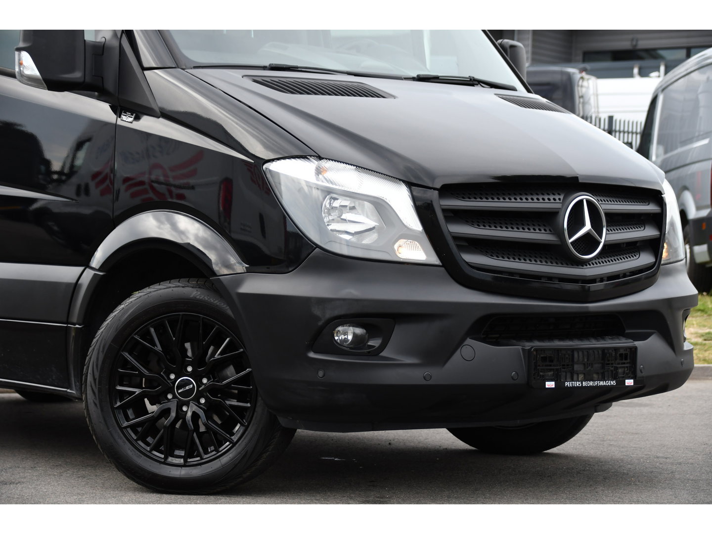 Mercedes-Benz Sprinter 316 2.2 CDI L1H1 Black Edition Camera, Cruise, 2800kg trekhaak, 164pk, Geveerde Stoel, Multimedia, 3 Zits, Uniek!