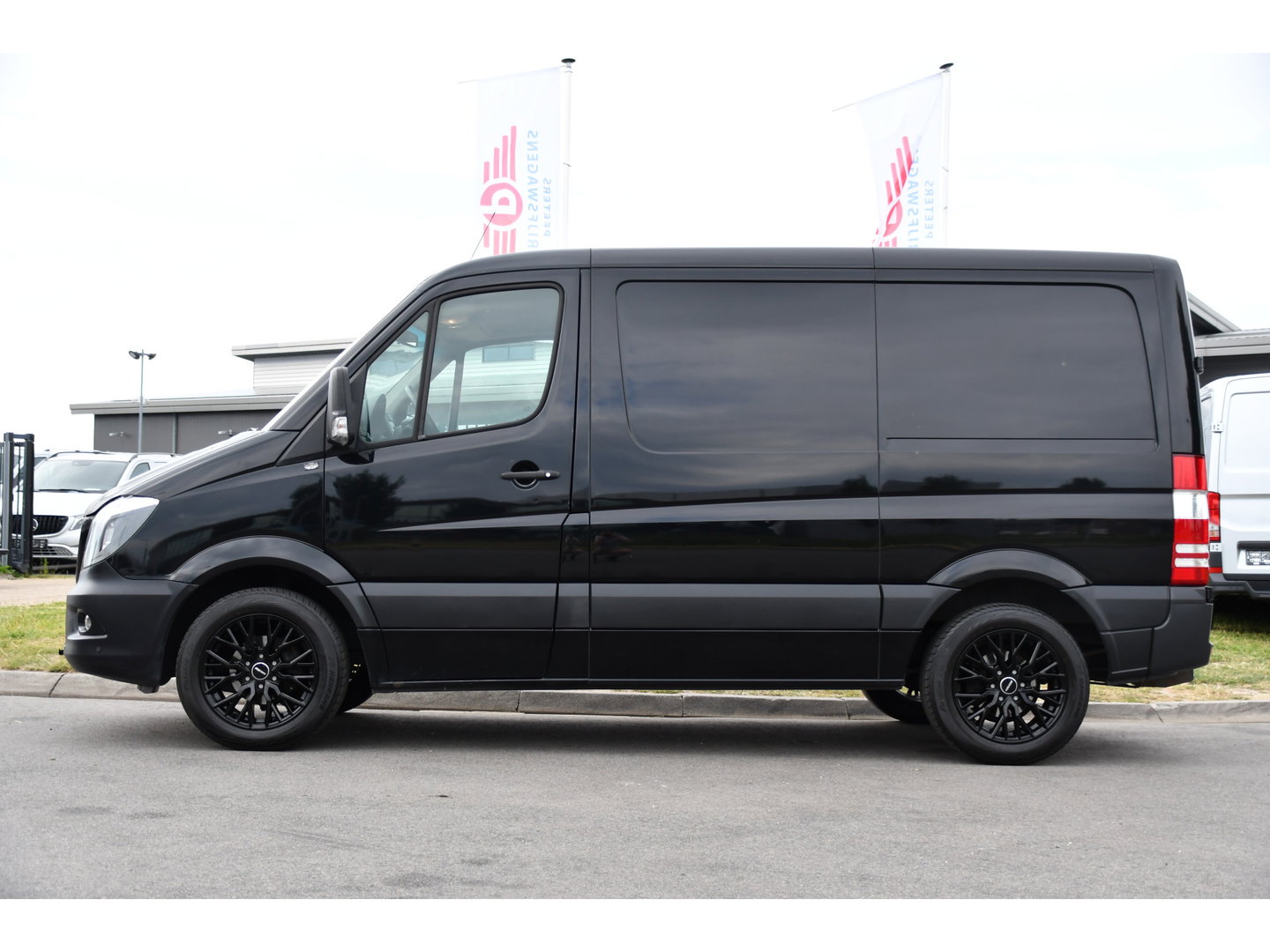 Mercedes-Benz Sprinter 316 2.2 CDI L1H1 Black Edition Camera, Cruise, 2800kg trekhaak, 164pk, Geveerde Stoel, Multimedia, 3 Zits, Uniek!