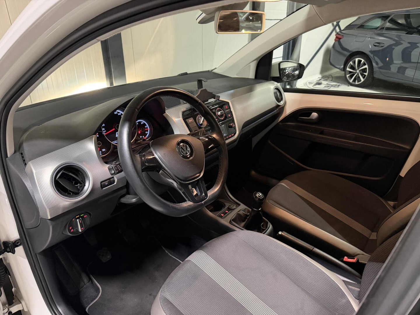 Volkswagen up! 1.0 BMT high up Airco Cruise Parkeersensoren