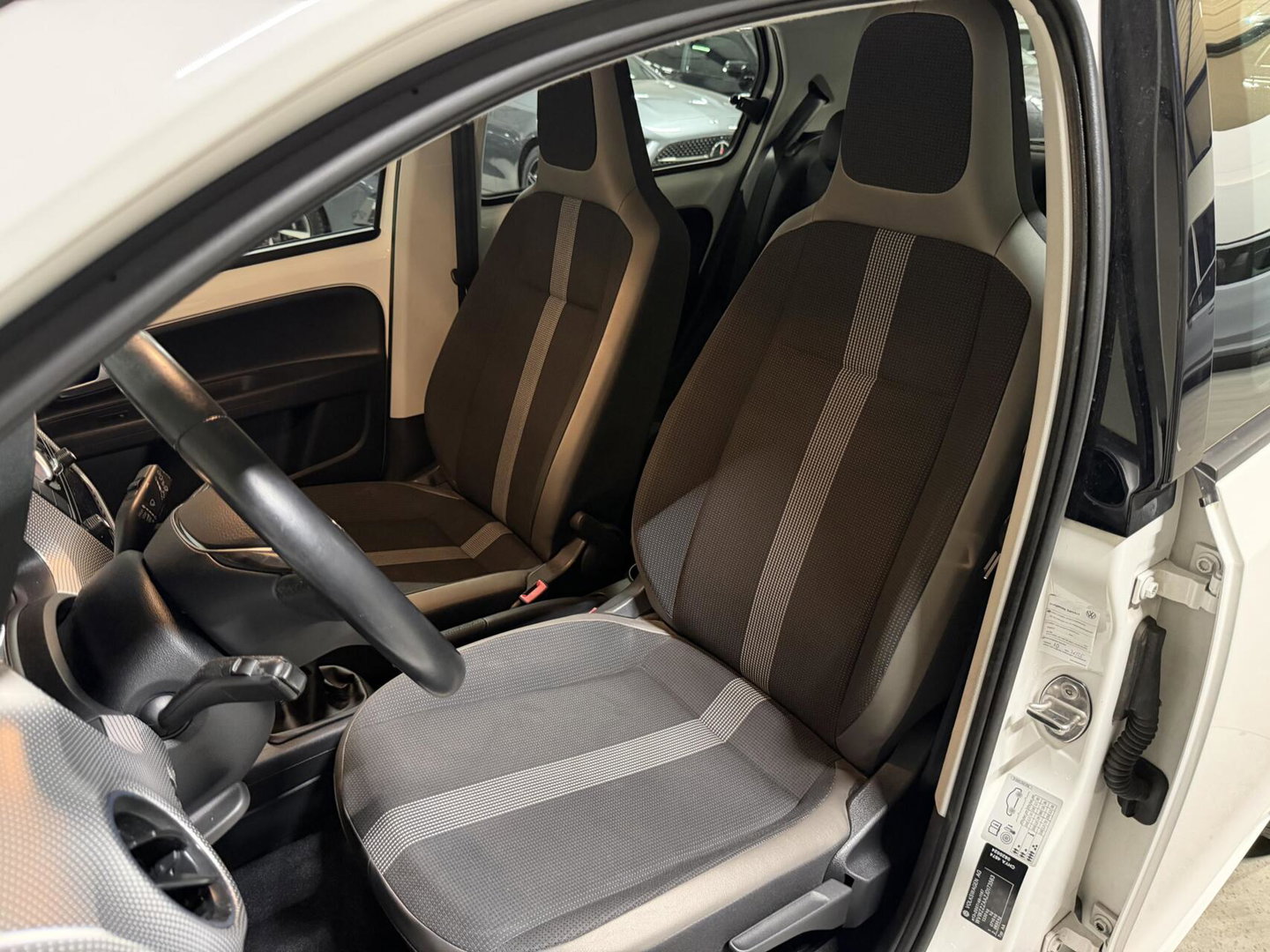 Volkswagen up! 1.0 BMT high up Airco Cruise Parkeersensoren