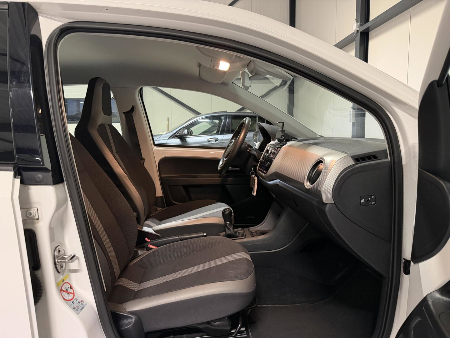 Volkswagen up! 1.0 BMT high up Airco Cruise Parkeersensoren
