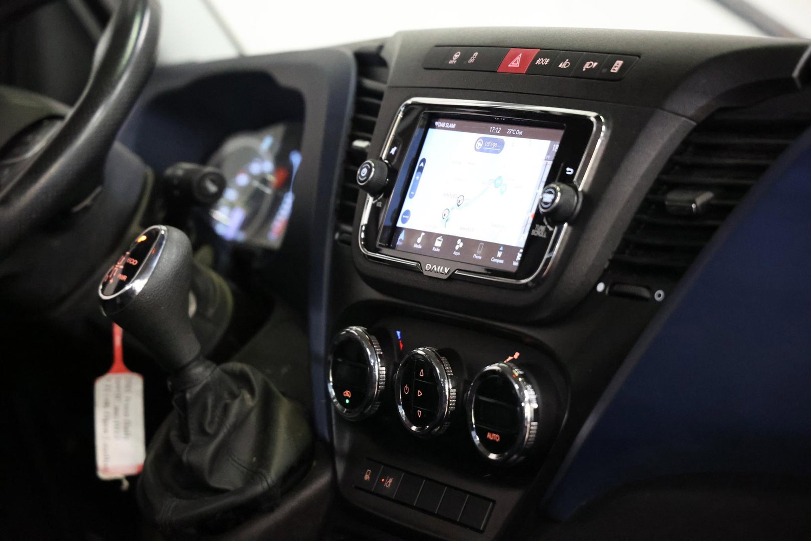 Iveco Daily 35C18H 3.0 AUTOMAAT TREKHAAK OPEN LAADBAK