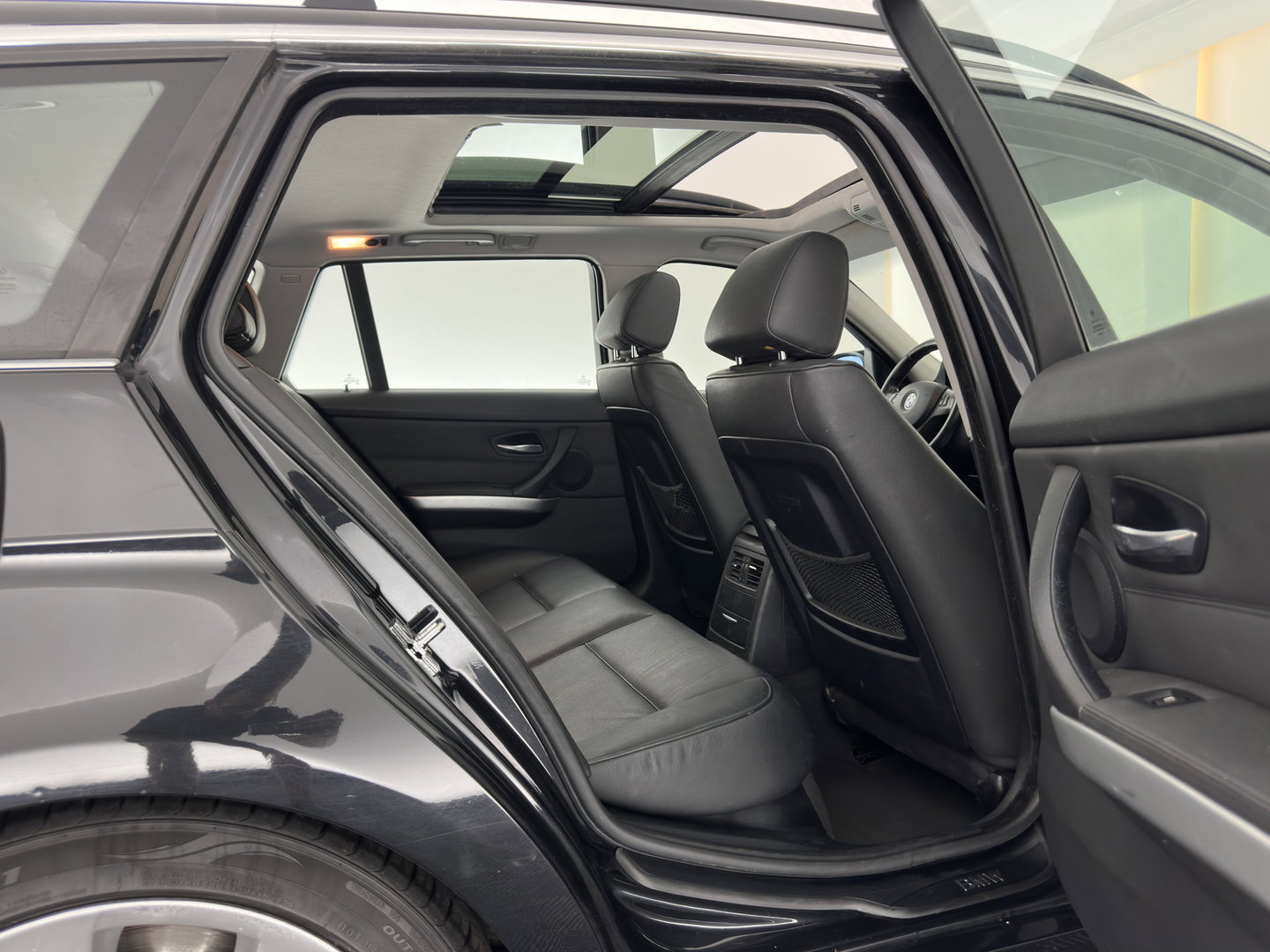 BMW 3 Serie Touring 330i Dynamic Executive Aut. *PANO | LEATHER | XENON | HEATED-COMFORTSEATS | NAVI-FULLMAP | ECC | PDC | CRUISE | 18''ALU*
