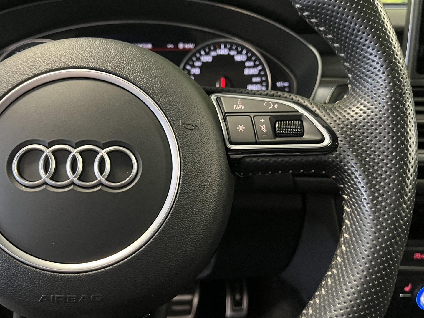 Audi A6 Avant 1.8 TFSI ultra Advance Sport | Panoramadak | Afn. Trekhaak | Apple Carplay / Android Auto | Cruise Control | Leder | LED | Parkeersensoren | All season Banden | 19'' Lichtmetaal | Parkeersensoren |