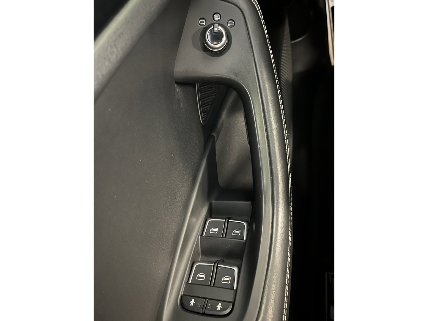 Audi A6 Avant 1.8 TFSI ultra Advance Sport | Panoramadak | Afn. Trekhaak | Apple Carplay / Android Auto | Cruise Control | Leder | LED | Parkeersensoren | All season Banden | 19'' Lichtmetaal | Parkeersensoren |