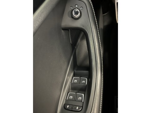Audi A6 Avant 1.8 TFSI ultra Advance Sport | Panoramadak | Afn. Trekhaak | Apple Carplay / Android Auto | Cruise Control | Leder | LED | Parkeersensoren | All season Banden | 19'' Lichtmetaal | Parkeersensoren |