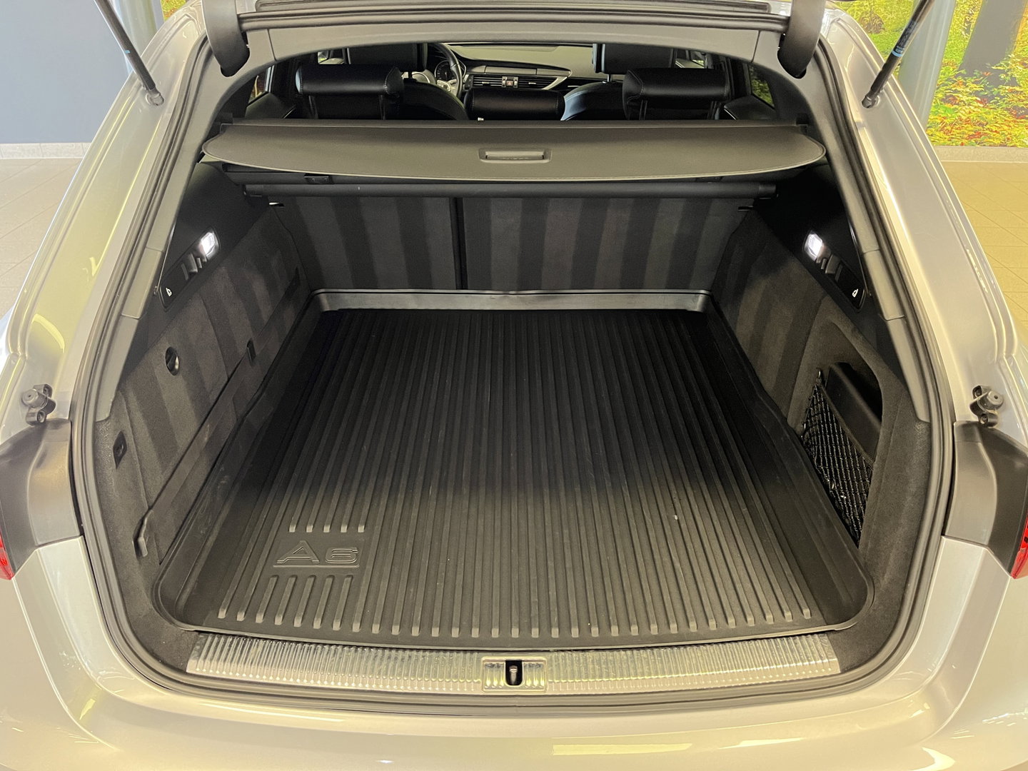Audi A6 Avant 1.8 TFSI ultra Advance Sport | Panoramadak | Afn. Trekhaak | Apple Carplay / Android Auto | Cruise Control | Leder | LED | Parkeersensoren | All season Banden | 19'' Lichtmetaal | Parkeersensoren |