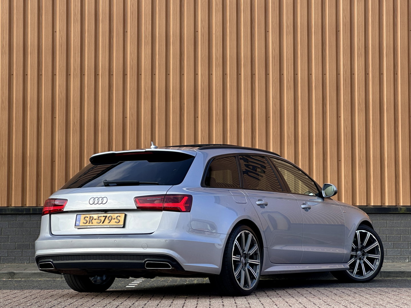 Audi A6 Avant 1.8 TFSI ultra Advance Sport | Panoramadak | Afn. Trekhaak | Apple Carplay / Android Auto | Cruise Control | Leder | LED | Parkeersensoren | All season Banden | 19'' Lichtmetaal | Parkeersensoren |