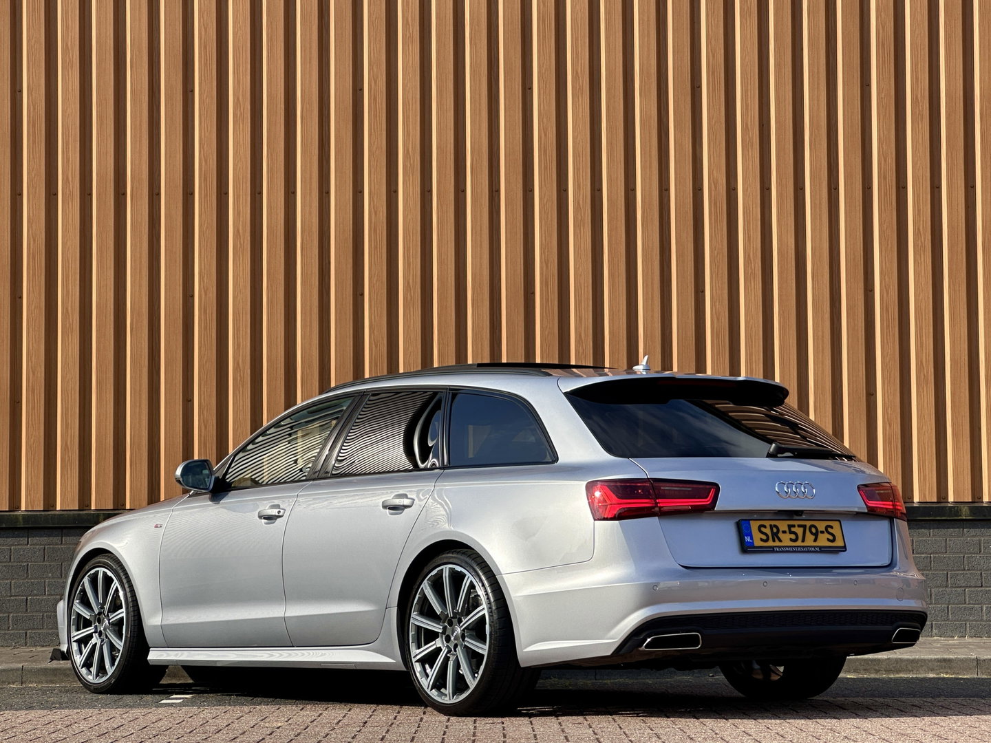 Audi A6 Avant 1.8 TFSI ultra Advance Sport | Panoramadak | Afn. Trekhaak | Apple Carplay / Android Auto | Cruise Control | Leder | LED | Parkeersensoren | All season Banden | 19'' Lichtmetaal | Parkeersensoren |