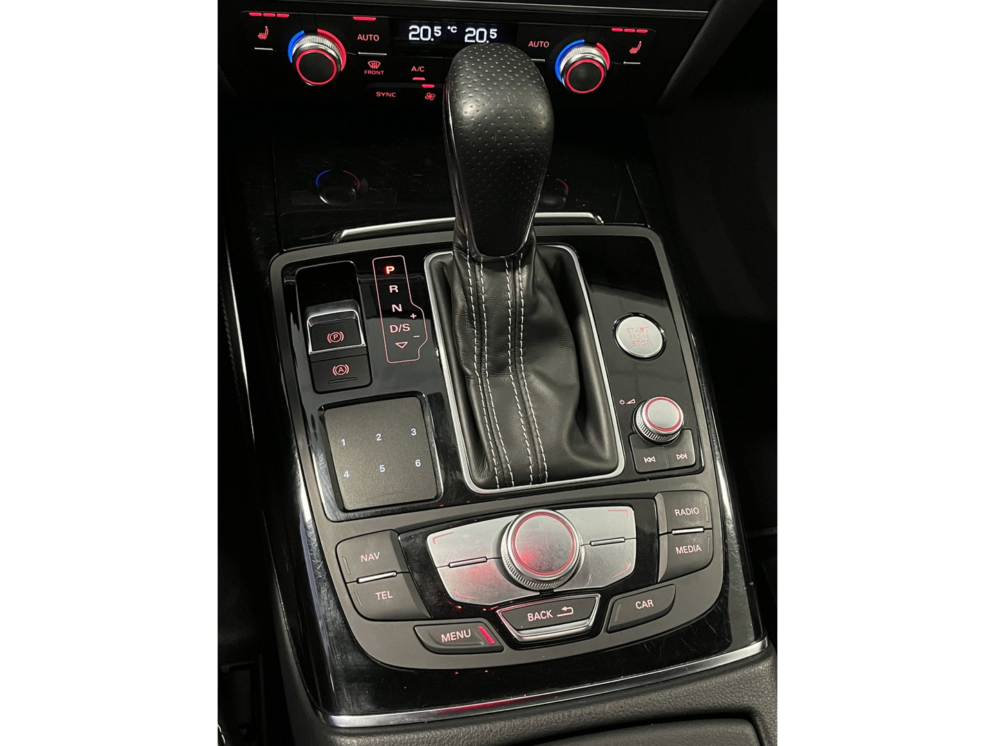 Audi A6 Avant 1.8 TFSI ultra Advance Sport | Panoramadak | Afn. Trekhaak | Apple Carplay / Android Auto | Cruise Control | Leder | LED | Parkeersensoren | All season Banden | 19'' Lichtmetaal | Parkeersensoren |