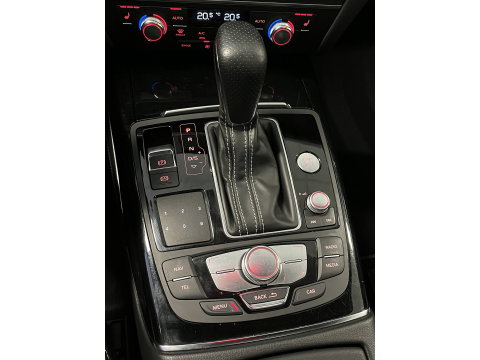 Audi A6 Avant 1.8 TFSI ultra Advance Sport | Panoramadak | Afn. Trekhaak | Apple Carplay / Android Auto | Cruise Control | Leder | LED | Parkeersensoren | All season Banden | 19'' Lichtmetaal | Parkeersensoren |
