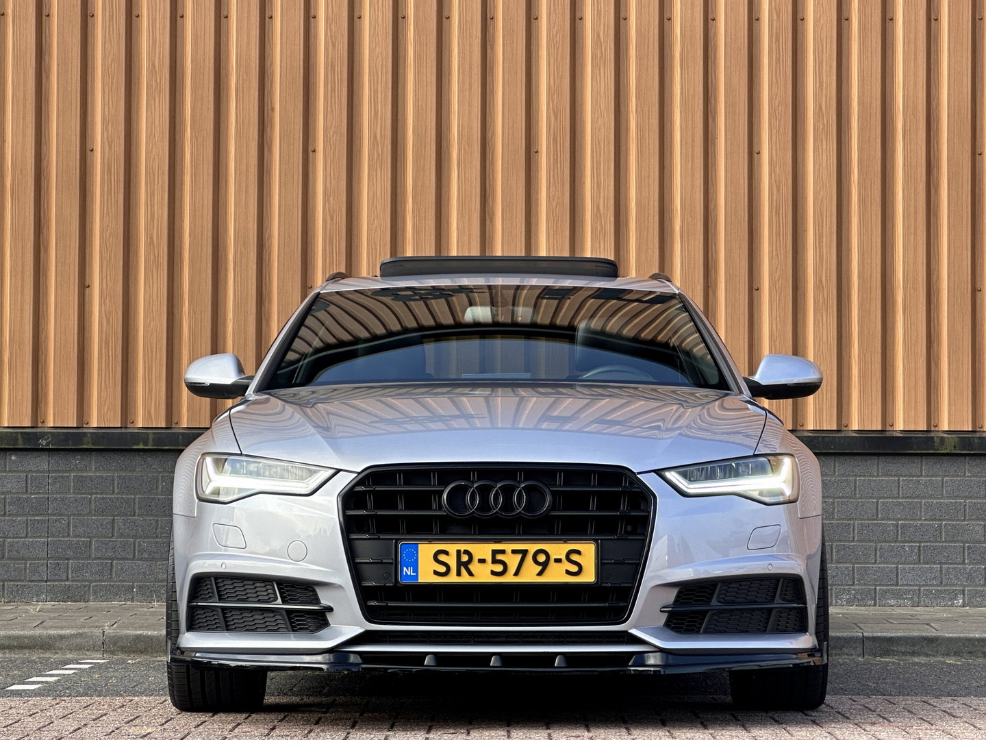 Audi A6 Avant 1.8 TFSI ultra Advance Sport | Panoramadak | Afn. Trekhaak | Apple Carplay / Android Auto | Cruise Control | Leder | LED | Parkeersensoren | All season Banden | 19'' Lichtmetaal | Parkeersensoren |