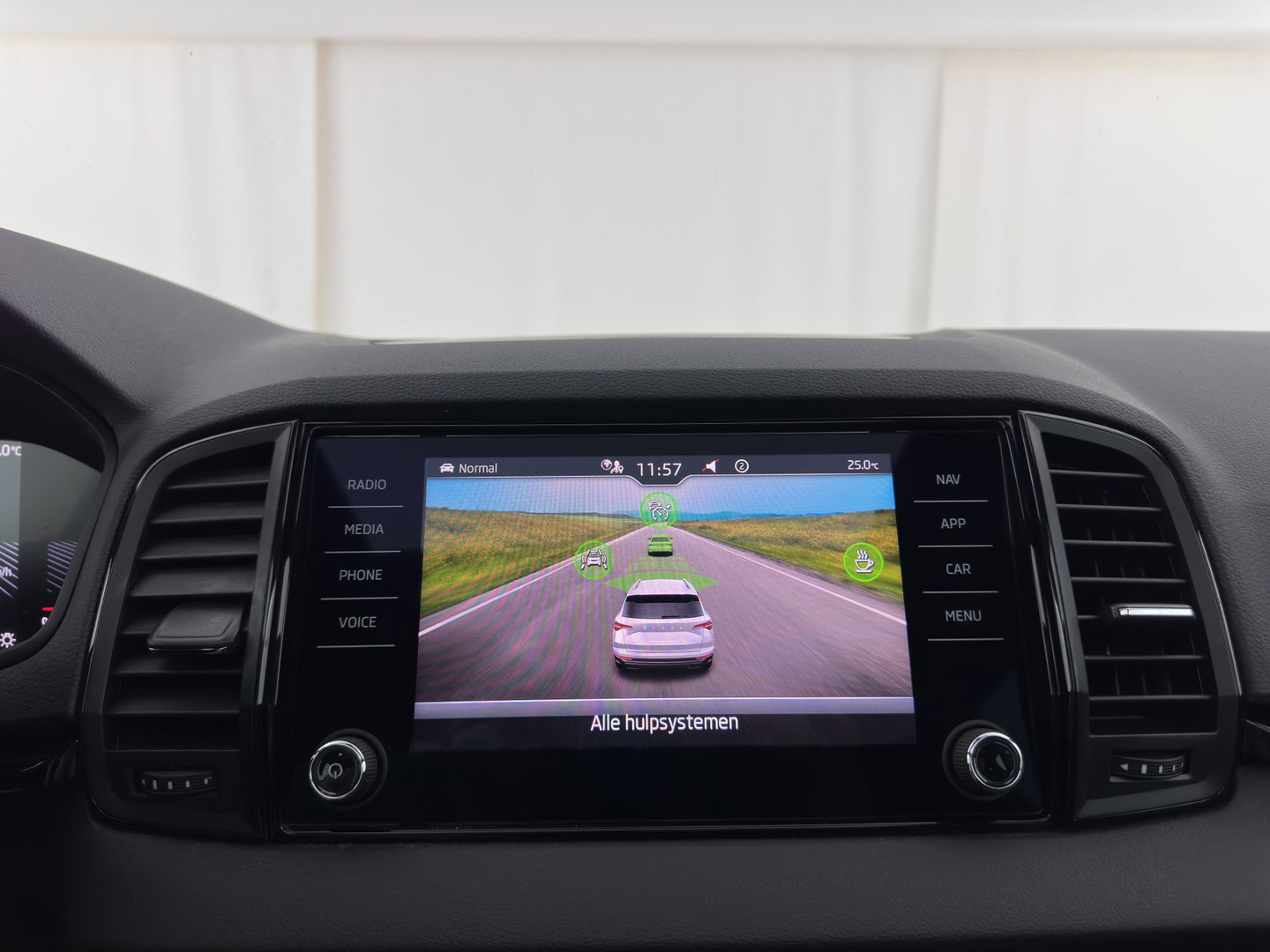Škoda Karoq 1.5 TSI ACT Sportline Business (INCL-BTW) Aut. *PANO | DIGI-COCKPIT | FULL-LED | ADAPTIVE-CRUISE | HEATED-SPORTSEATS | TOPVIEW |  AMBIENTLIGHT | NAVI-FULLMAP | KEYLESS | DAB+ | TOWBAR | PRIVACYGLASS | 18''ALU*