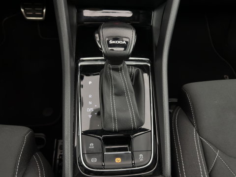 Škoda Karoq 1.5 TSI ACT Sportline Business (INCL-BTW) Aut. *PANO | DIGI-COCKPIT | FULL-LED | ADAPTIVE-CRUISE | HEATED-SPORTSEATS | TOPVIEW |  AMBIENTLIGHT | NAVI-FULLMAP | KEYLESS | DAB+ | TOWBAR | PRIVACYGLASS | 18''ALU*