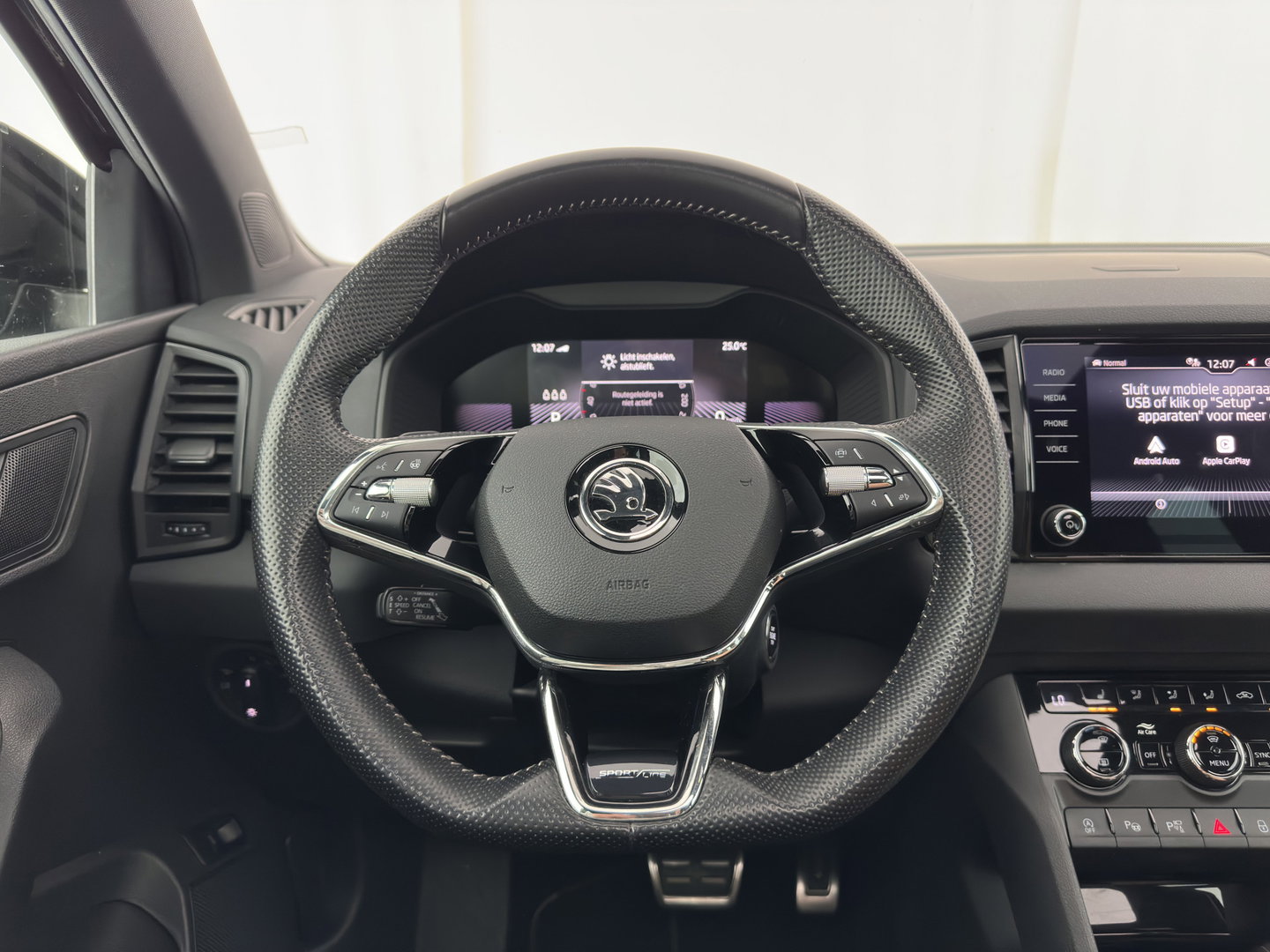 Škoda Karoq 1.5 TSI ACT Sportline Business (INCL-BTW) Aut. *PANO | DIGI-COCKPIT | FULL-LED | ADAPTIVE-CRUISE | HEATED-SPORTSEATS | TOPVIEW |  AMBIENTLIGHT | NAVI-FULLMAP | KEYLESS | DAB+ | TOWBAR | PRIVACYGLASS | 18''ALU*