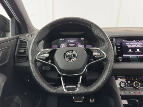 Škoda Karoq 1.5 TSI ACT Sportline Business (INCL-BTW) Aut. *PANO | DIGI-COCKPIT | FULL-LED | ADAPTIVE-CRUISE | HEATED-SPORTSEATS | TOPVIEW |  AMBIENTLIGHT | NAVI-FULLMAP | KEYLESS | DAB+ | TOWBAR | PRIVACYGLASS | 18''ALU*