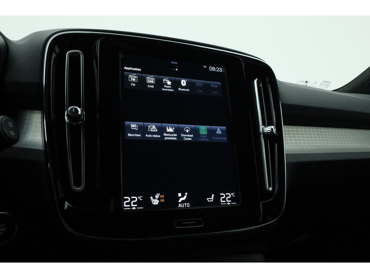 Volvo XC40 1.5 T4 Plug-in hybrid Core Bright | Facelift | Achteruitrijcamera | Stoel & Stuur Verwarming | Carplay |