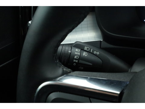 Volvo XC40 1.5 T4 Plug-in hybrid Core Bright | Facelift | Achteruitrijcamera | Stoel & Stuur Verwarming | Carplay |