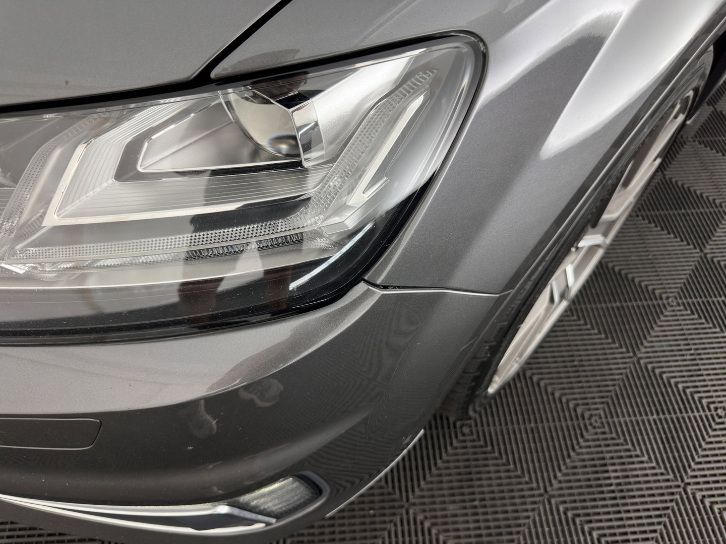 Audi Q7 3.0 TDI e-tron quattro Sport (Plug-in) *PANO | LEATHER | HEAD-UP | FULL-LED | MEMORY-PACK | BOSES-SOUND | CAMERA | DIGI-COCKPIT | HEATED-COMFORTSEATS | NAVI-FULLMAP | AIR-SUSPENSION | PRIVACY-GLASS | SHIFT-PADDLES | TOWBAR | 22''A