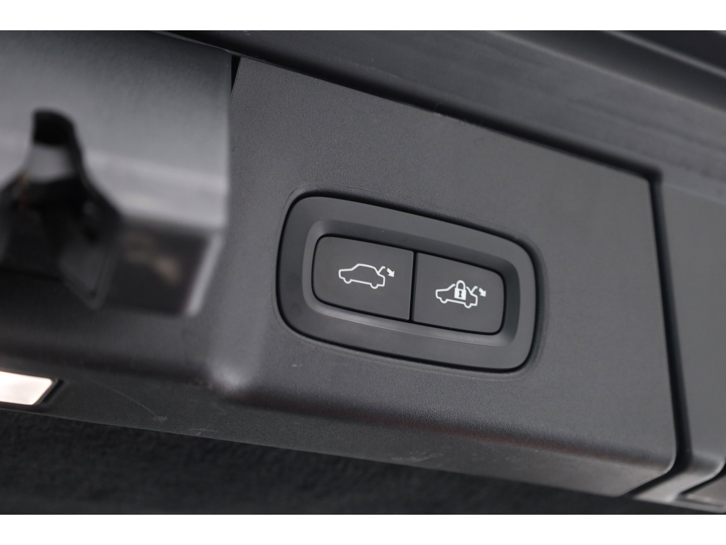 Volvo V90 2.0 T5 R-Design Polestar | Rijklaar | Bowers & Wilkins | Trekhaak | Standkachel | Head-up | 360 camera | 4x stoel + stuurverwarming |