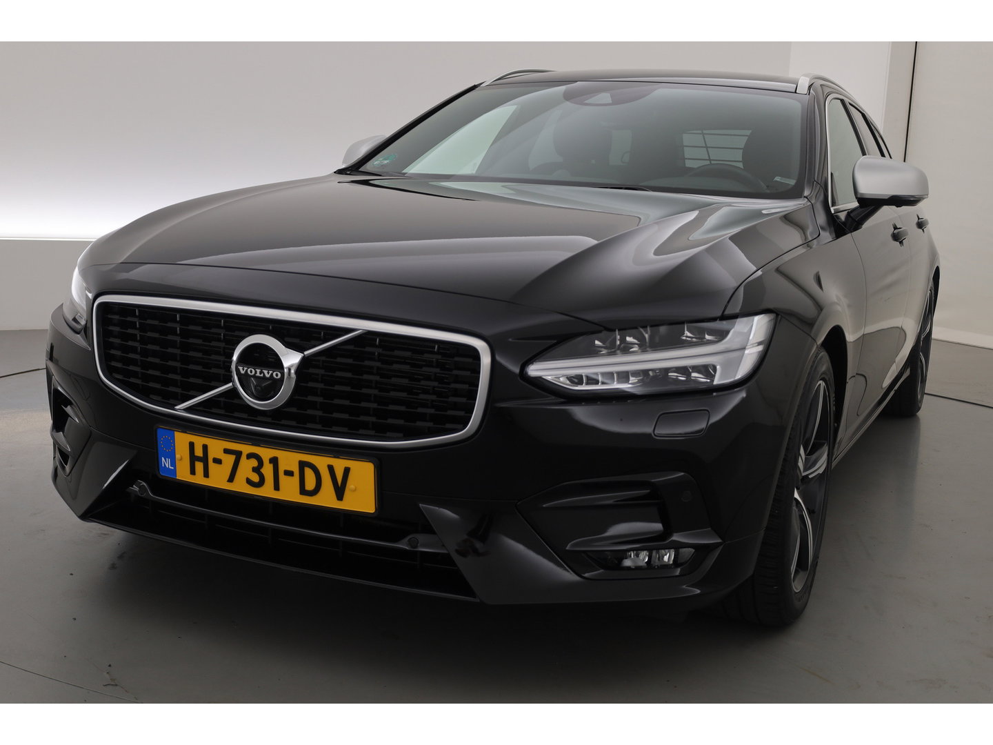 Volvo V90 2.0 T5 R-Design Polestar | Rijklaar | Bowers & Wilkins | Trekhaak | Standkachel | Head-up | 360 camera | 4x stoel + stuurverwarming |